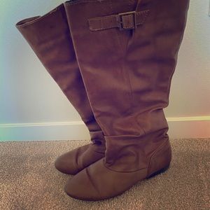Brown slouch boot
